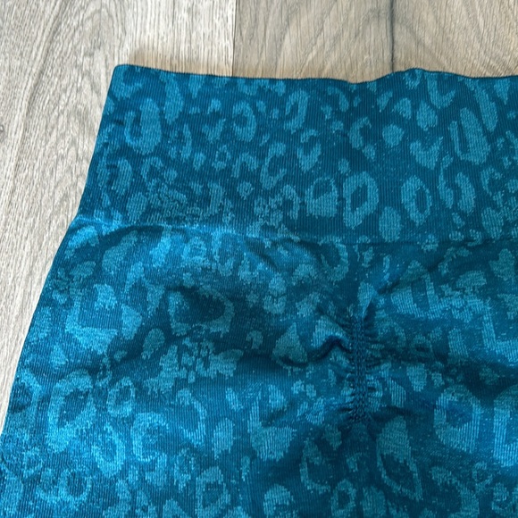 Gymshark High Waisted Adapt Animal Seamless Legging - Picture 5 of 7